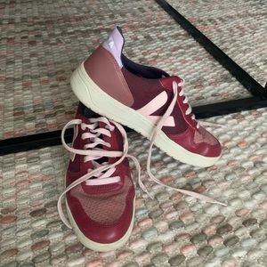 Veja V12 Sneakers